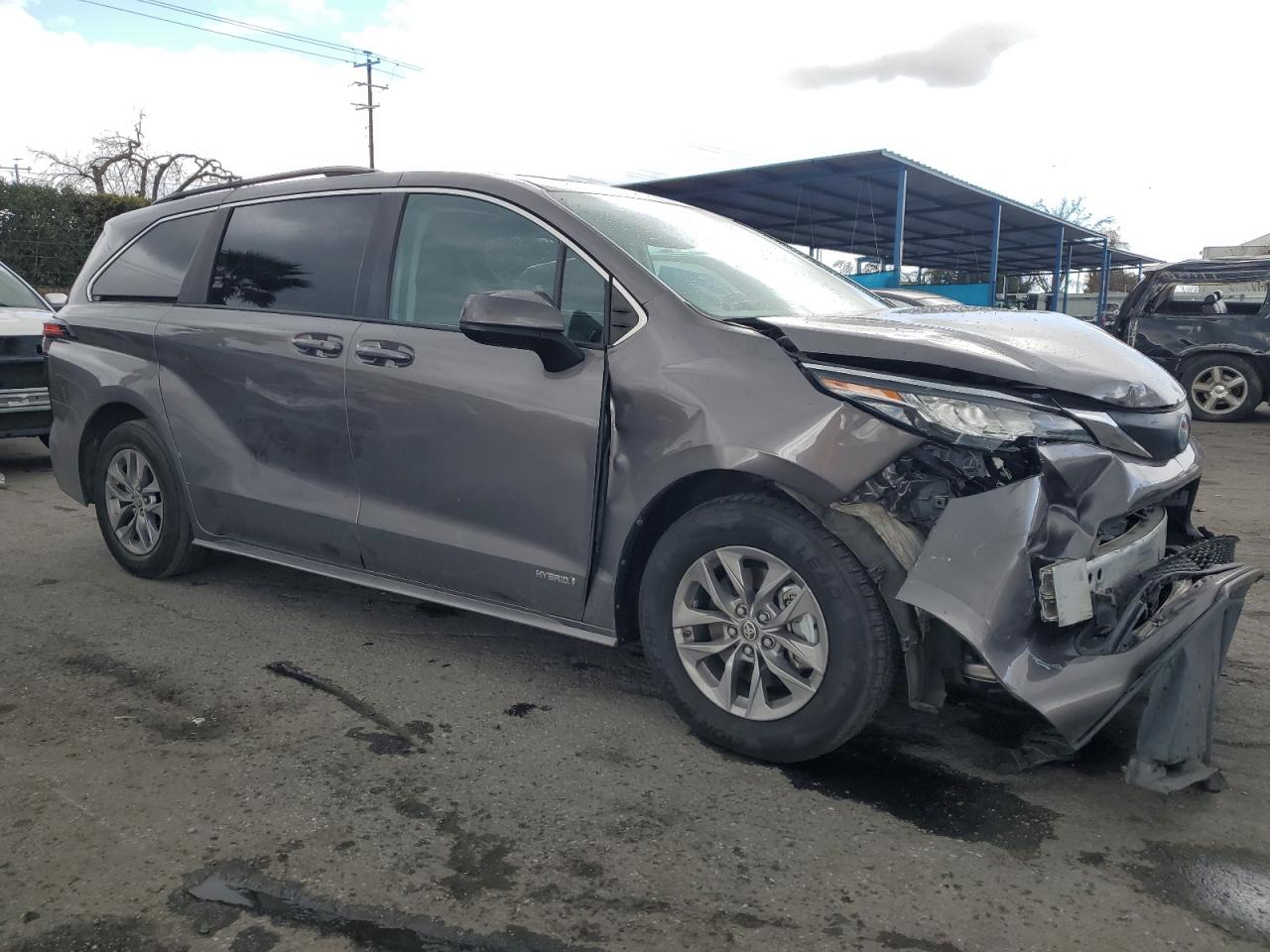2021 Toyota Sienna - Image 4