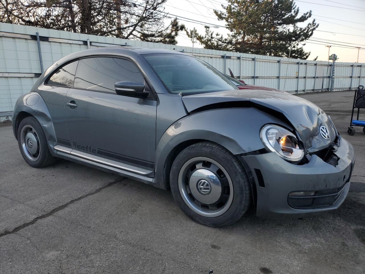 2013 Volkswagen Beetle - Image 4