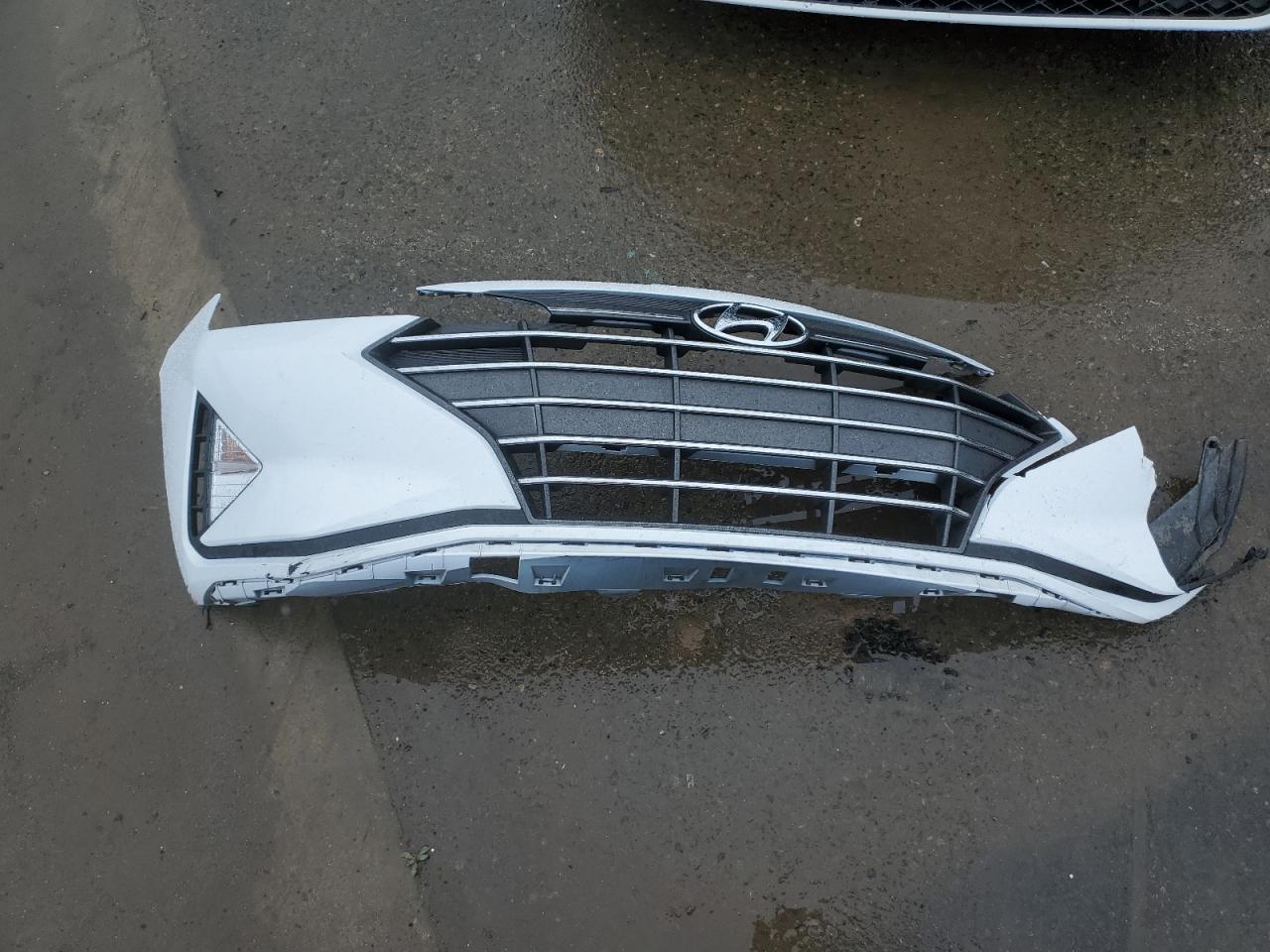 2019 Hyundai Elantra - Image 12