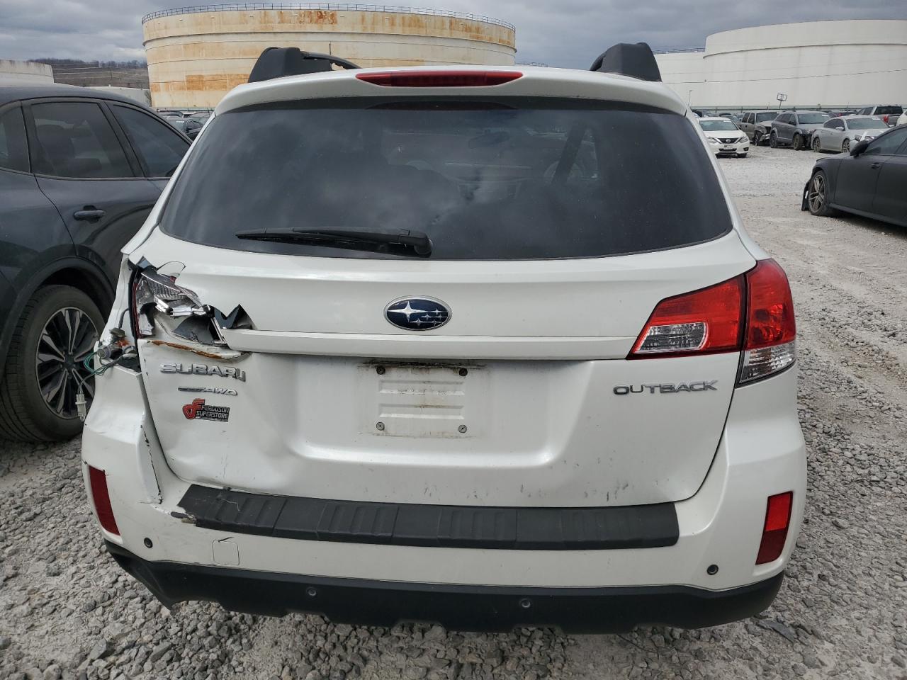 2011 Subaru Outback - Image 6