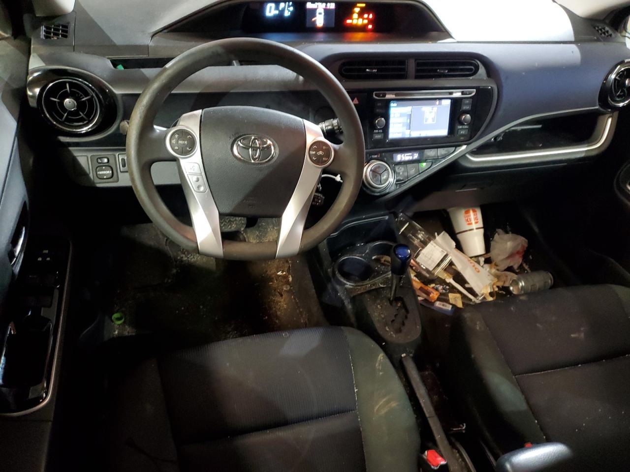 2016 Toyota Prius - Image 8
