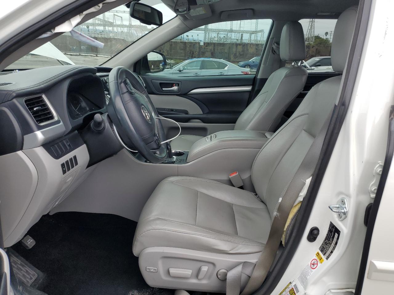 2016 Toyota Highlander - Image 7