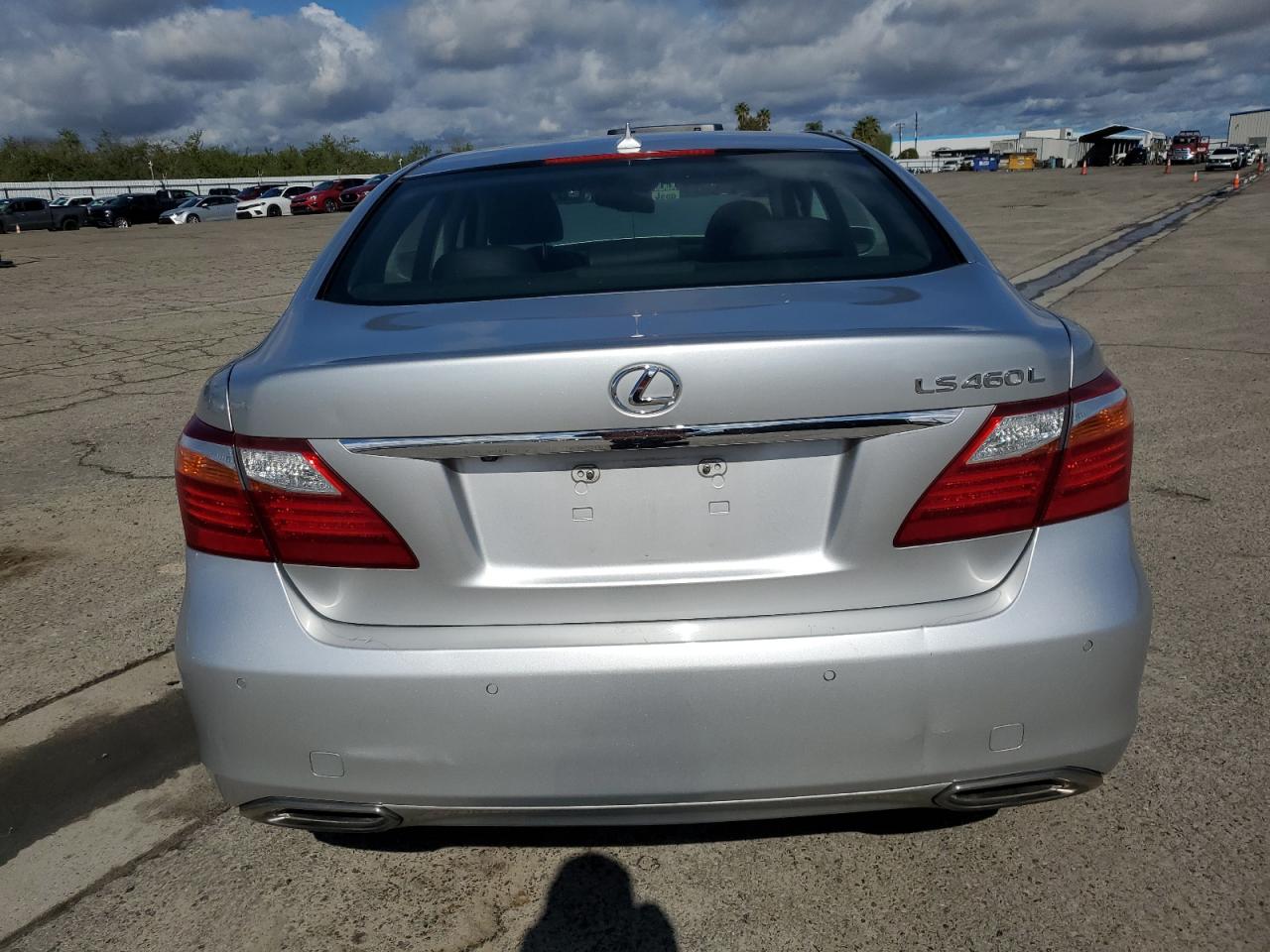 2012 Lexus LS - Image 6