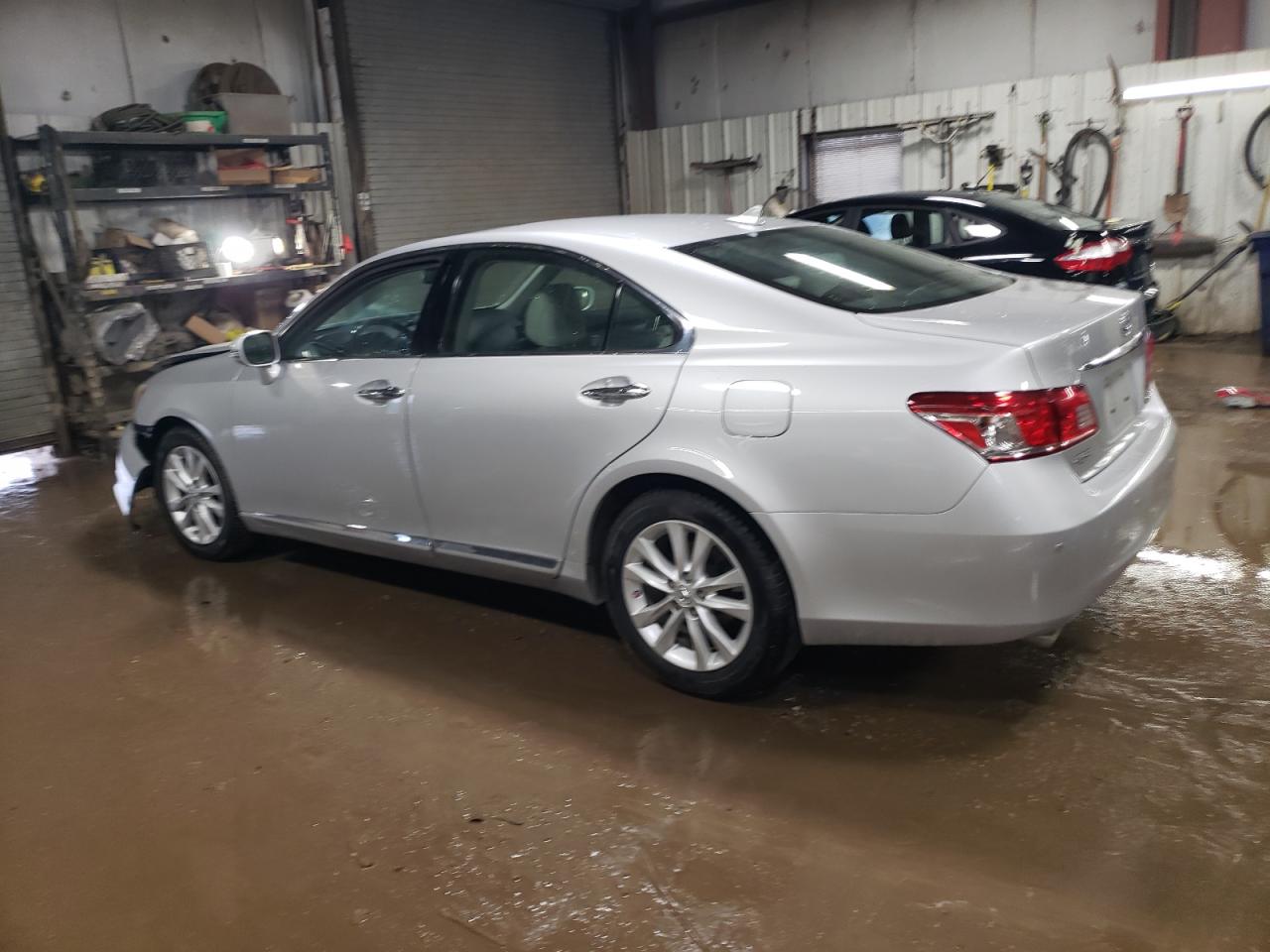 2011 Lexus ES - Image 2