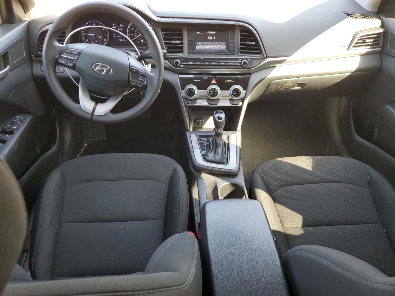 2019 Hyundai Elantra - Image 8