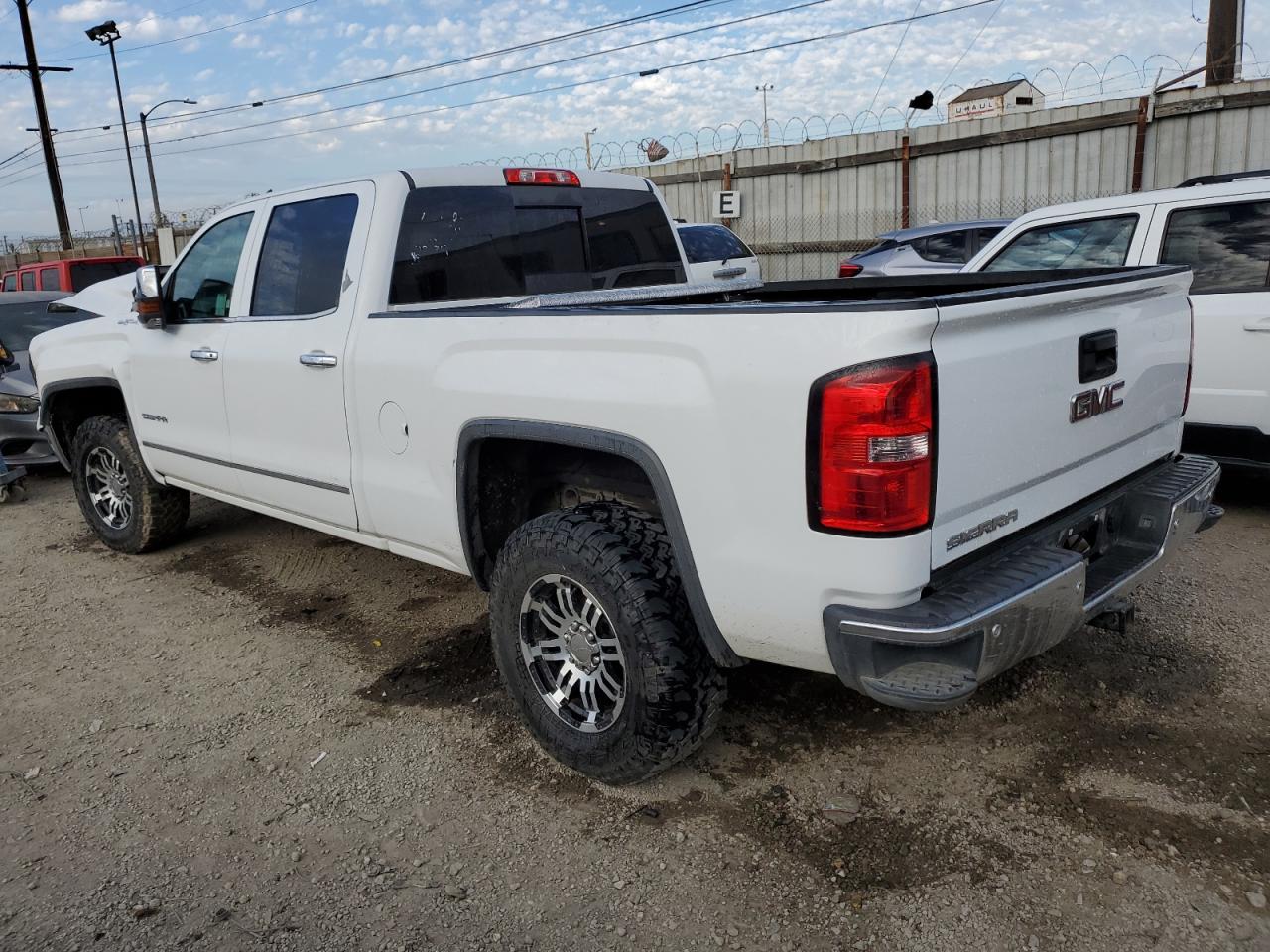 2015 GMC Sierra - Image 2