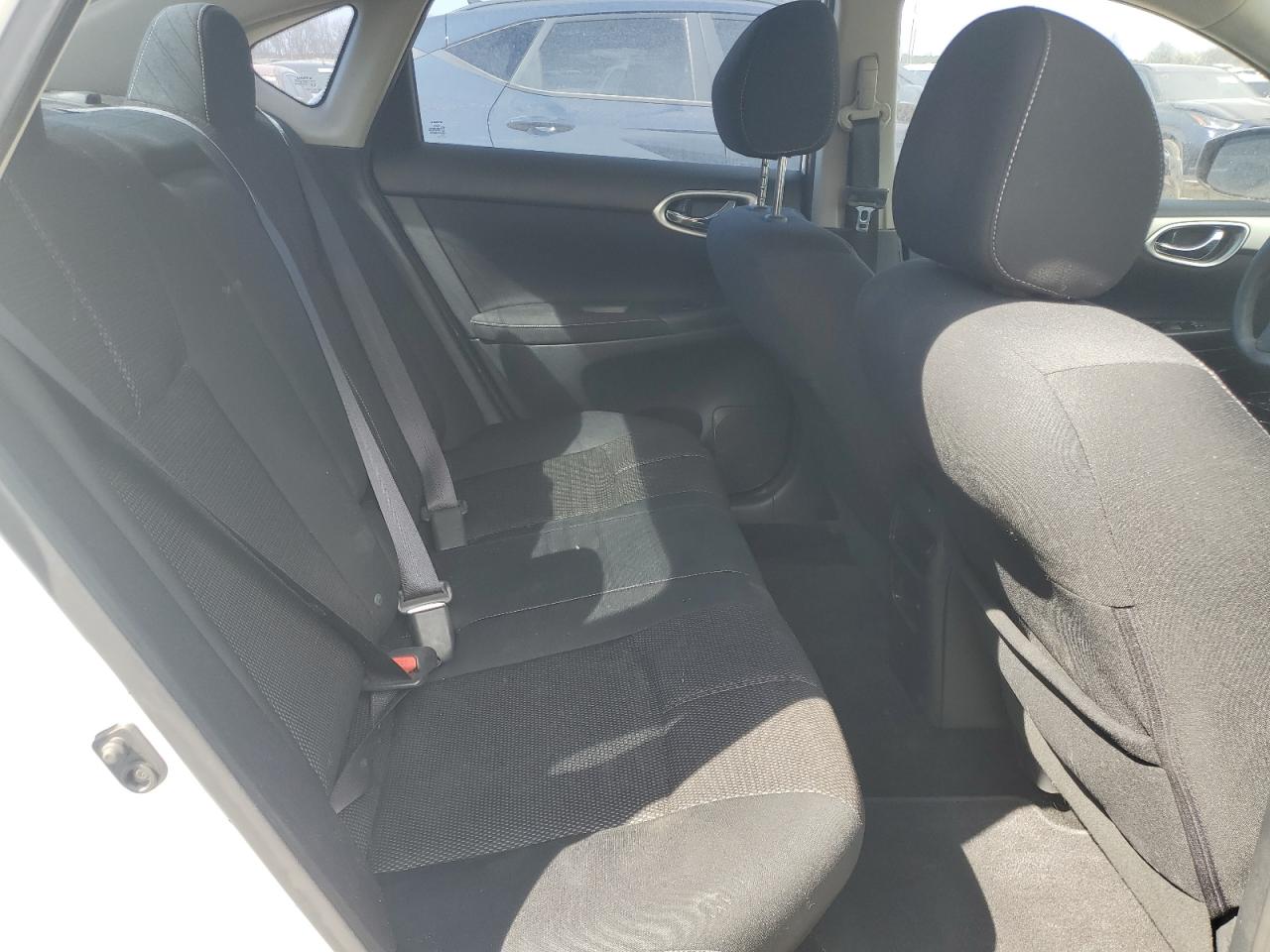 2015 Nissan Sentra - Image 10
