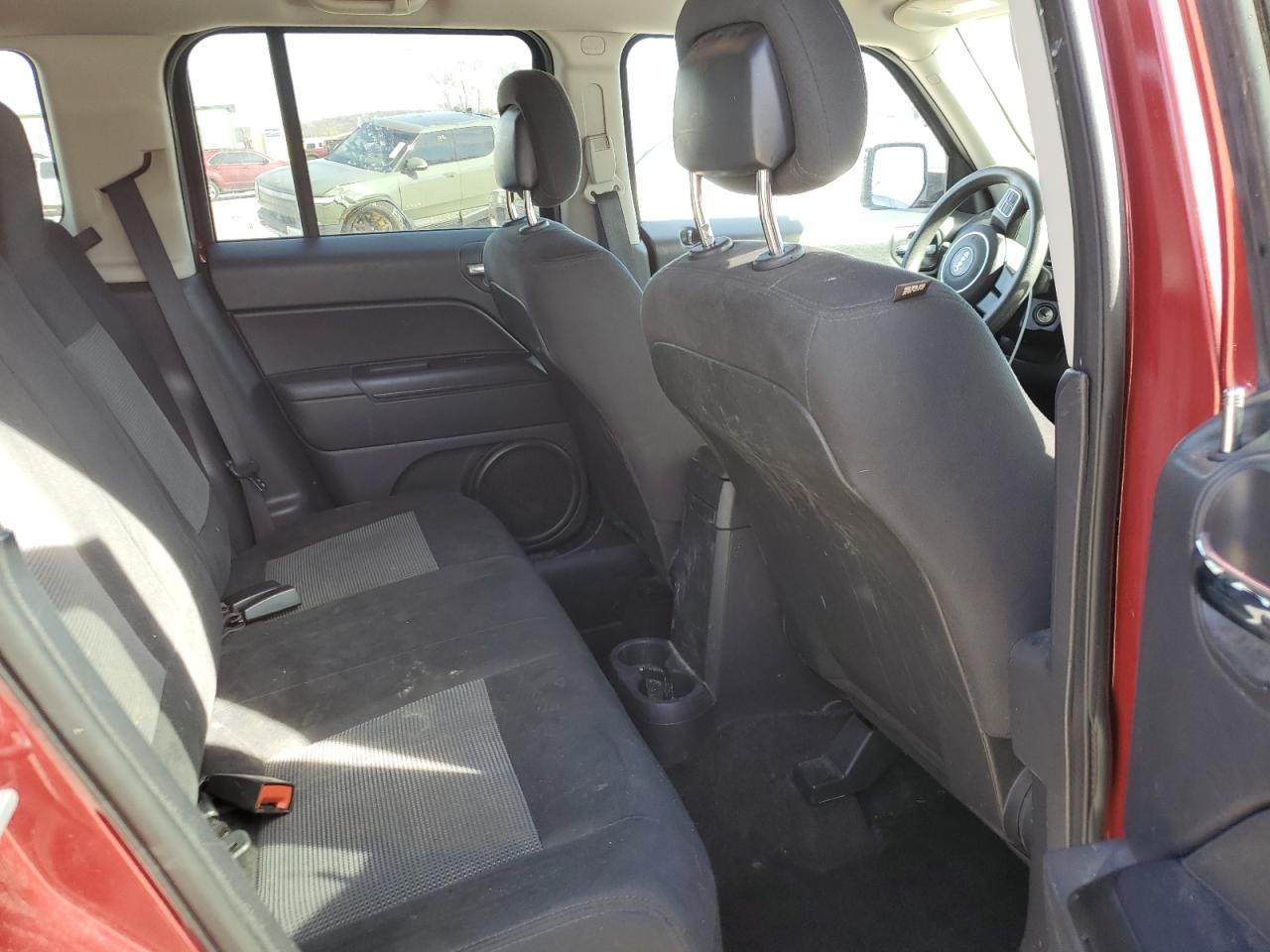 2015 Jeep Liberty (Patriot) - Image 11