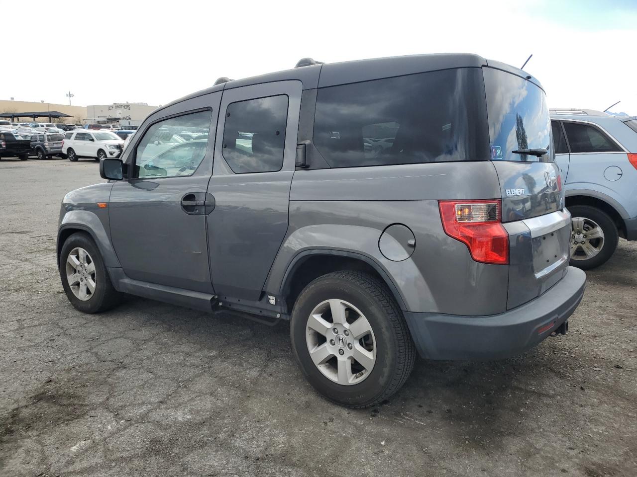 2010 Honda Element - Image 2