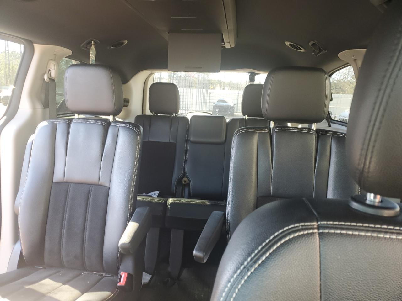2019 Dodge Caravan - Image 10