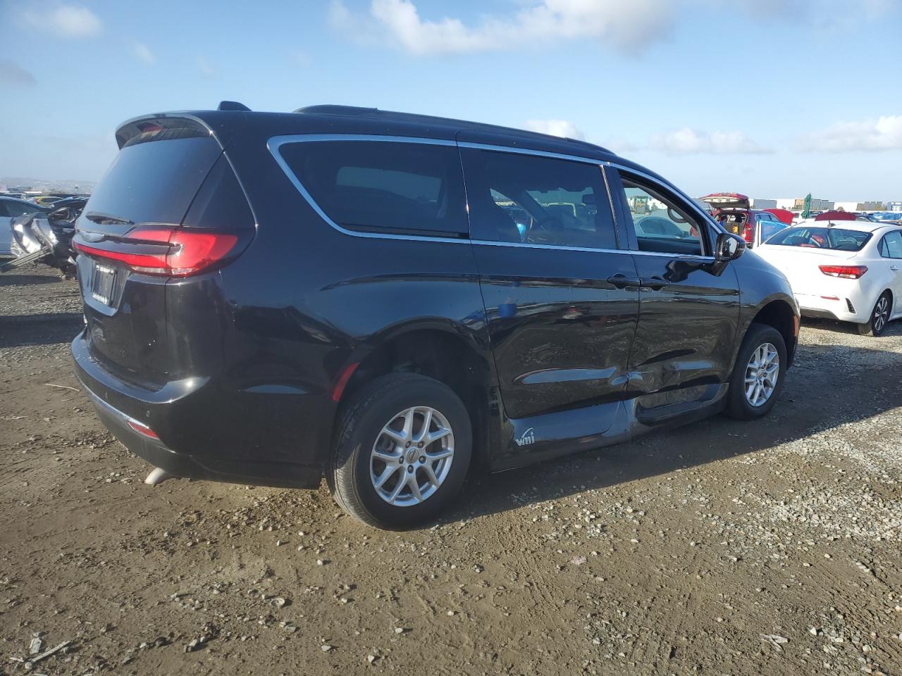 2022 Chrysler Pacifica - Image 3