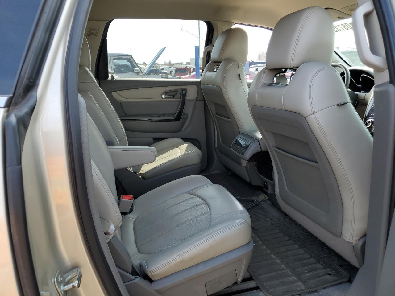 2015 Chevrolet Traverse - Image 11