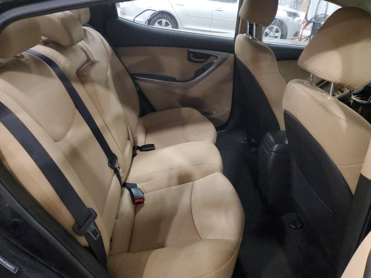 2011 Hyundai Elantra - Image 10