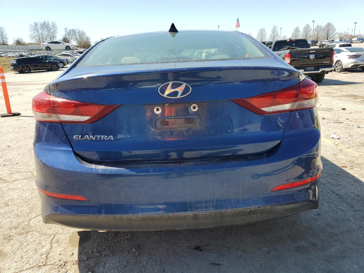 2018 Hyundai Elantra - Image 6