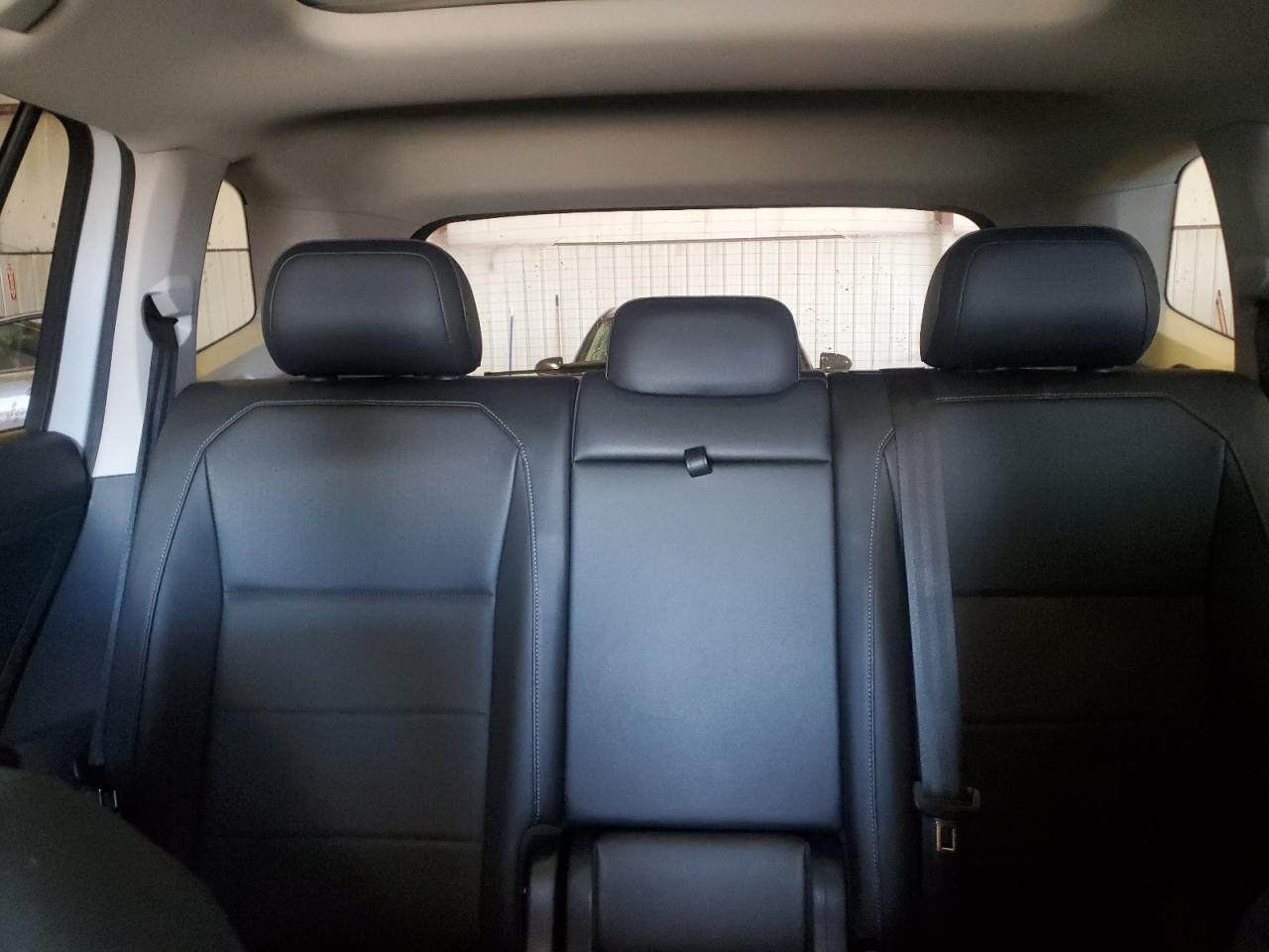 2018 Volkswagen Tiguan - Image 10