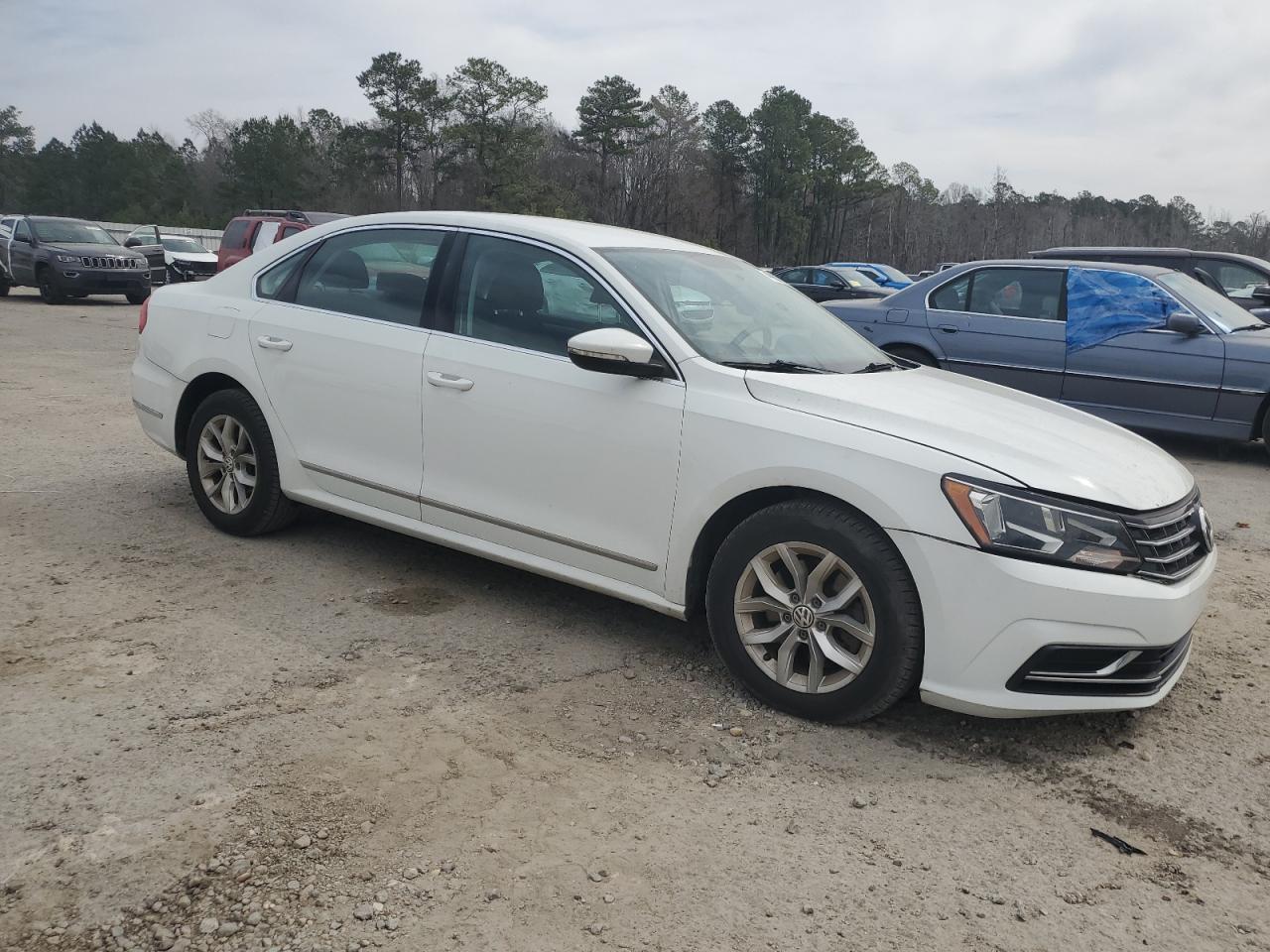 2016 Volkswagen Passat - Image 4