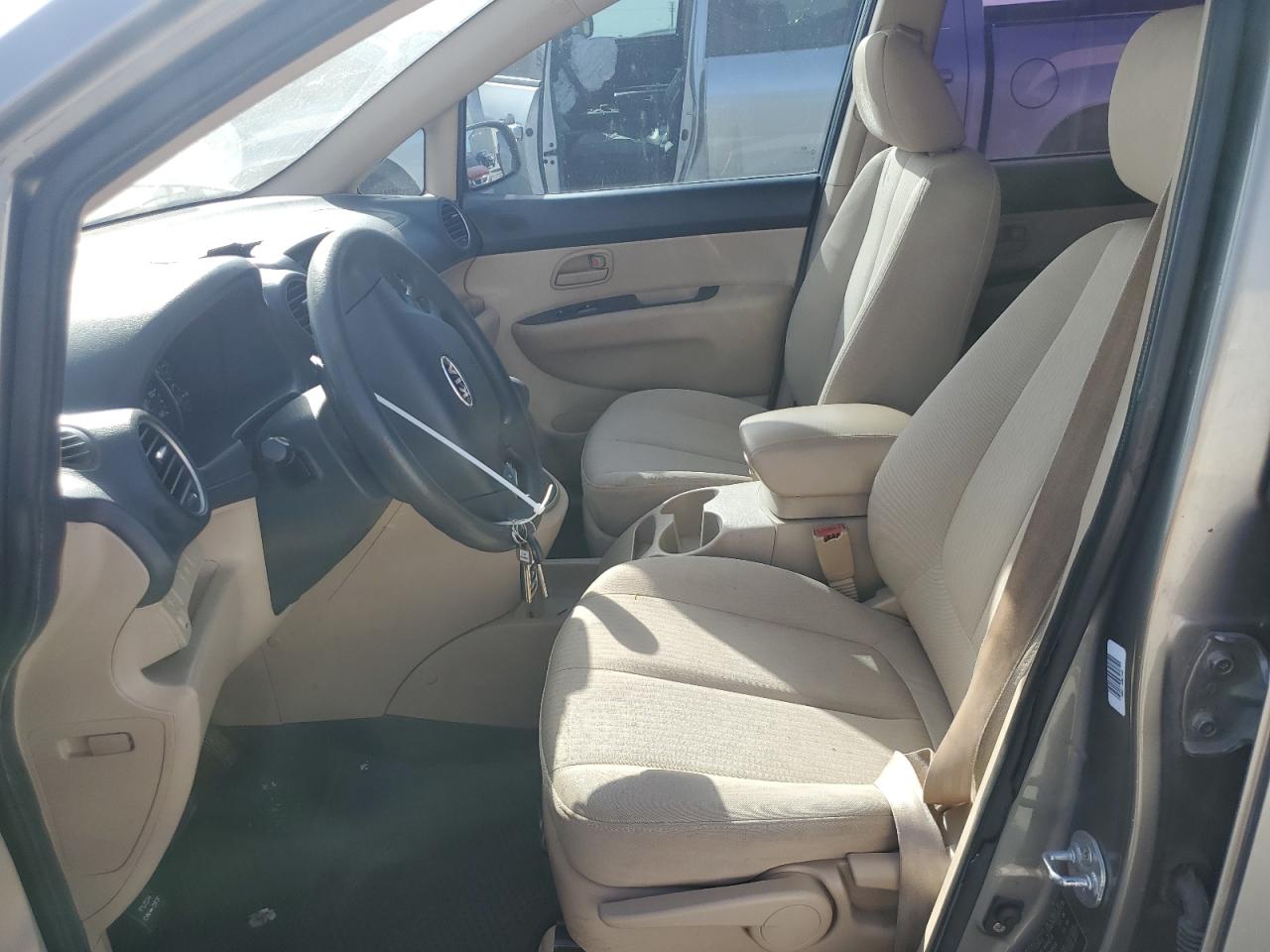 2009 Kia Rondo - Image 7