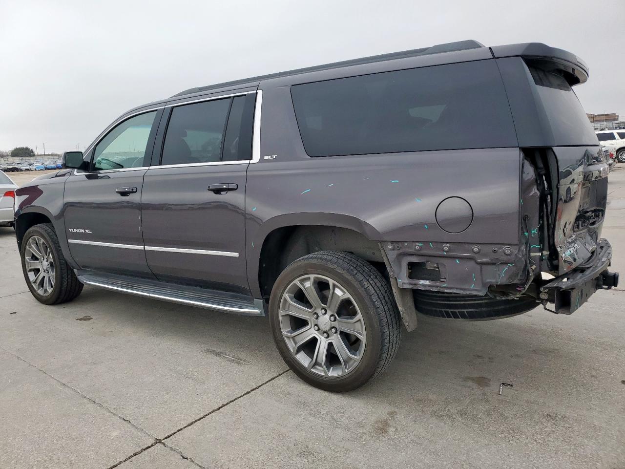 2015 GMC Yukon - Image 2