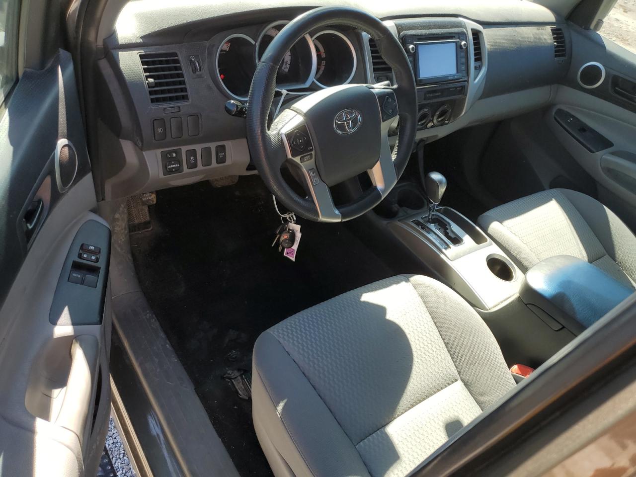 2015 Toyota Tacoma - Image 8