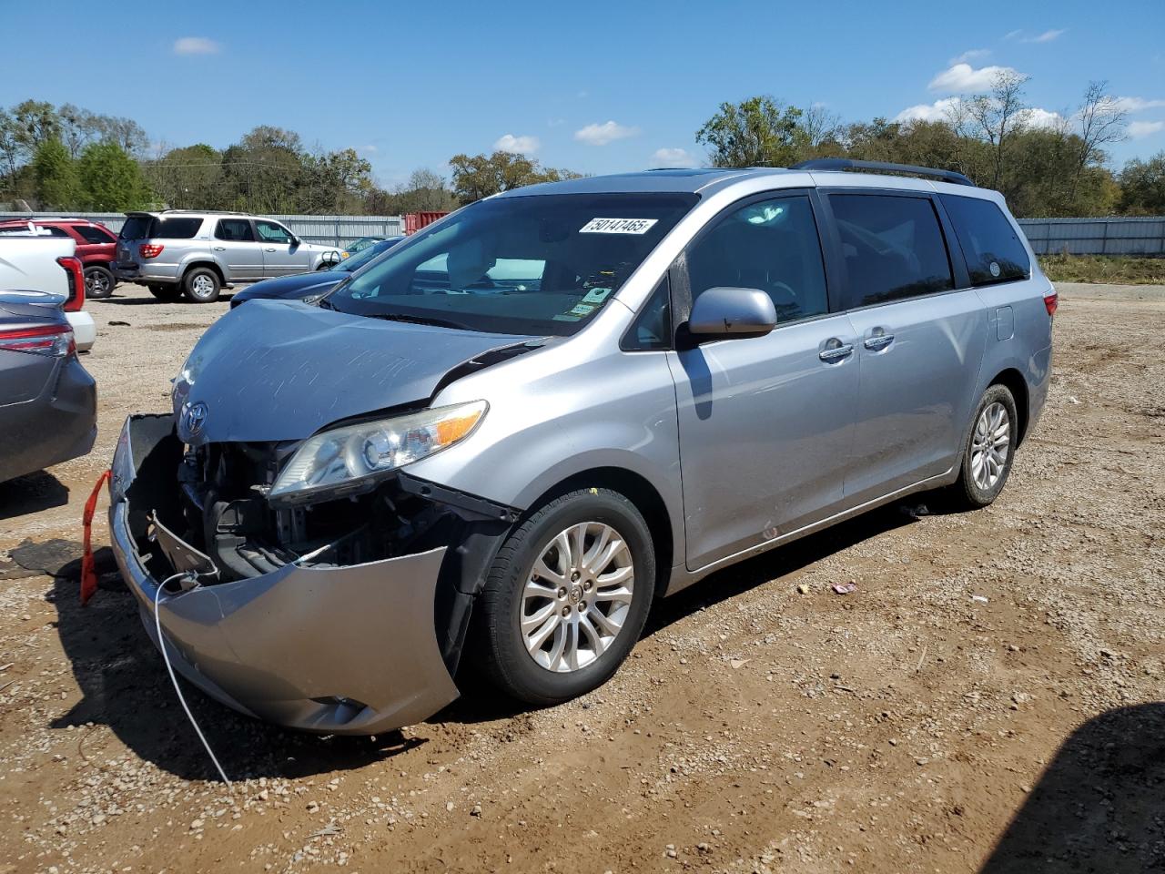 2015 Toyota Sienna Xle for Sale in Theodore, AL - Front End