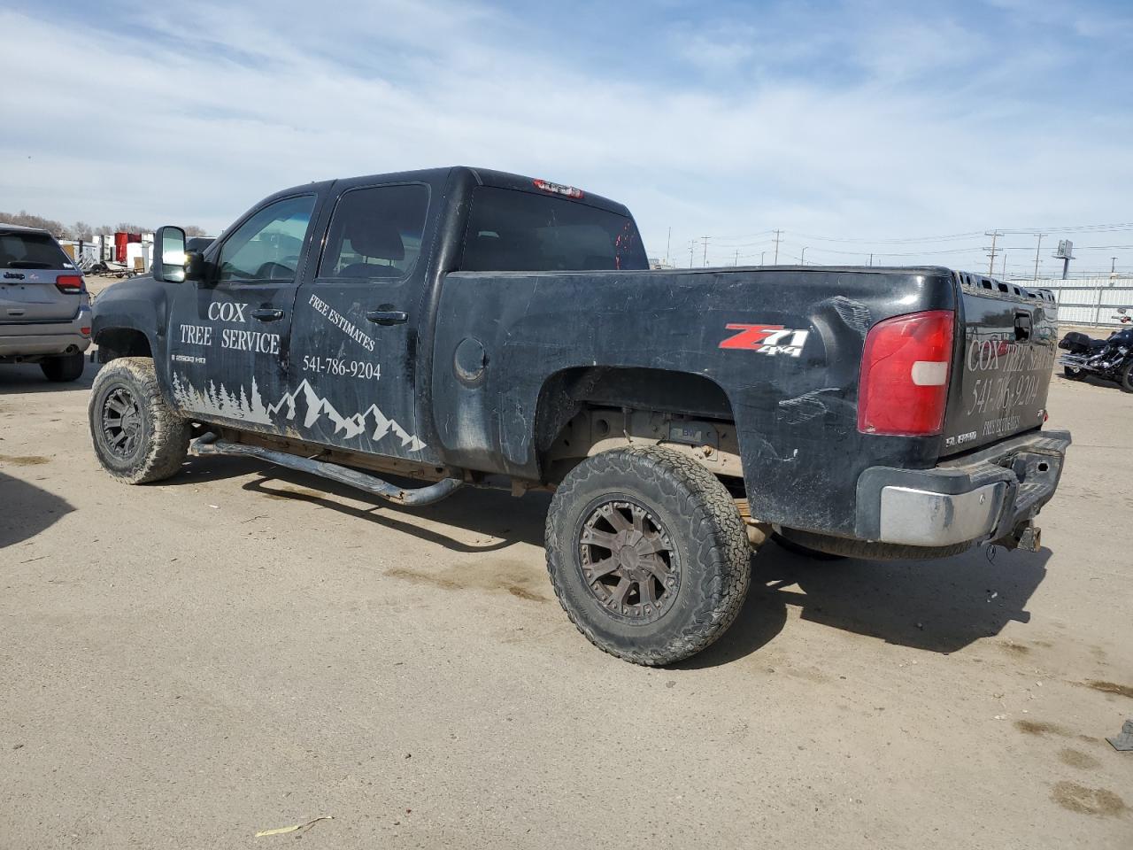 2009 Chevrolet Silverado - Image 2
