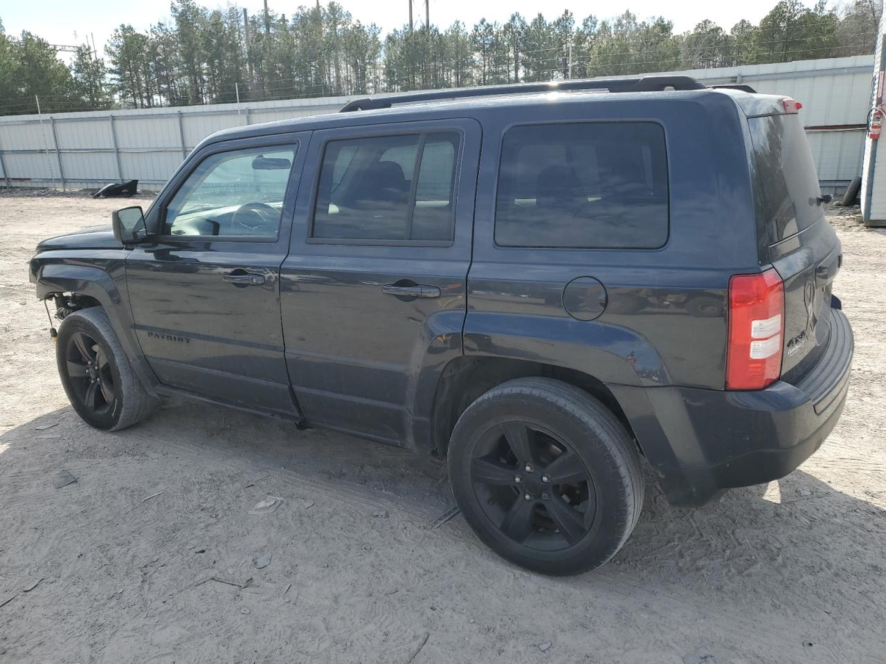 2015 Jeep Liberty (Patriot) - Image 2
