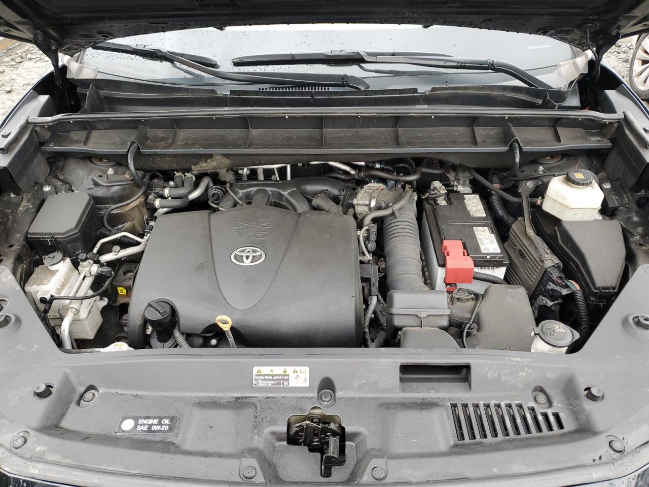 2021 Toyota Highlander - Image 12