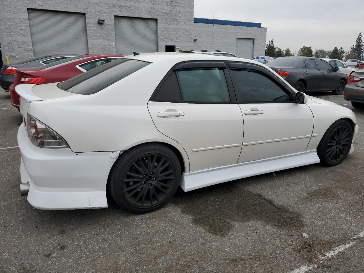 2001 Lexus IS - Image 3