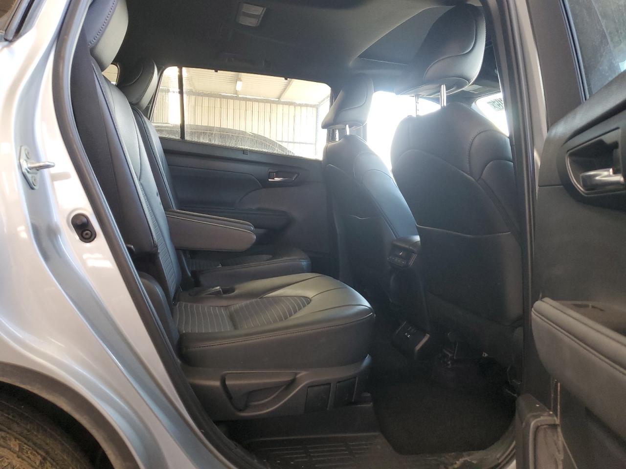 2024 Toyota Highlander - Image 11