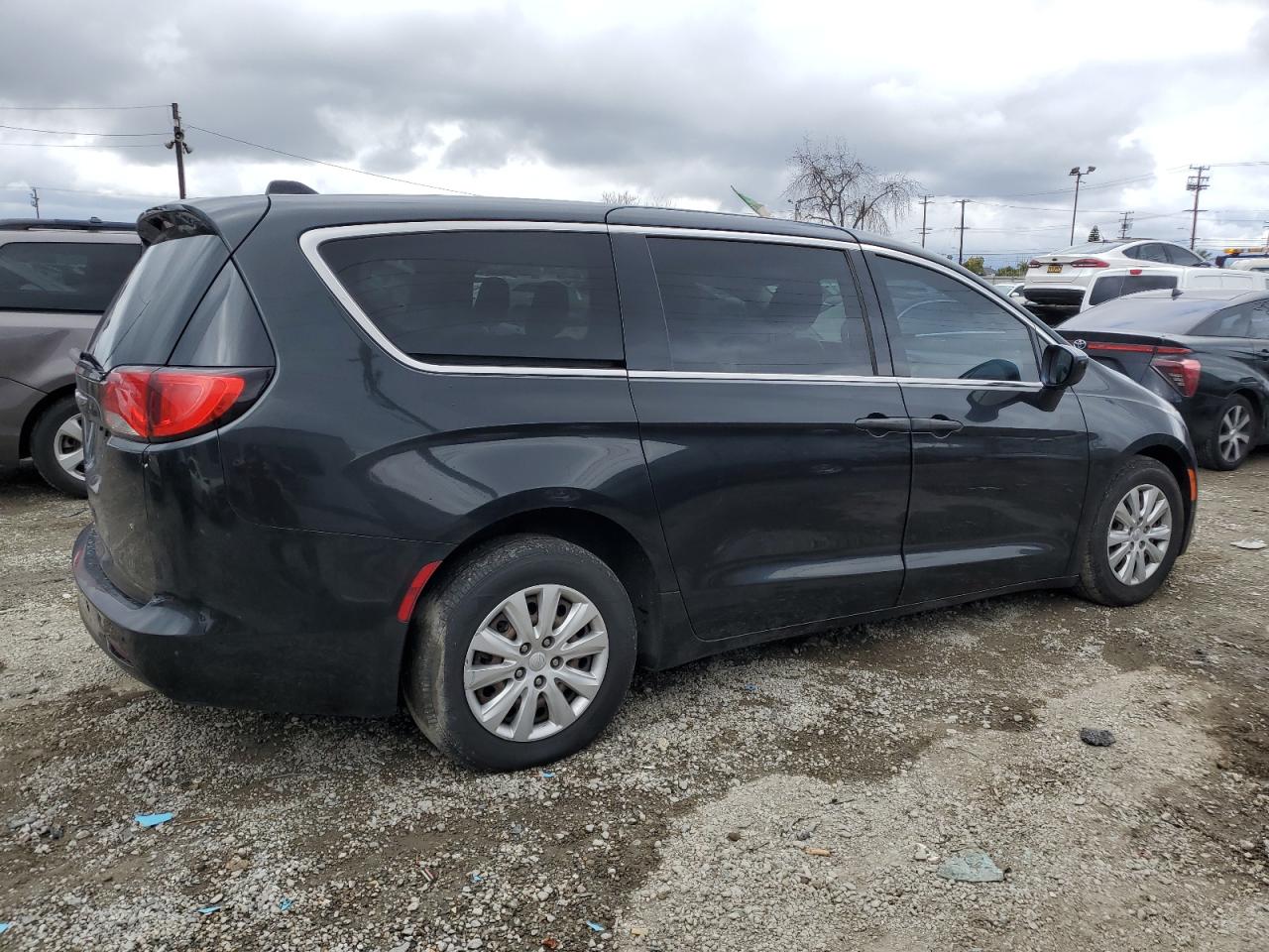 2018 Chrysler Pacifica - Image 3
