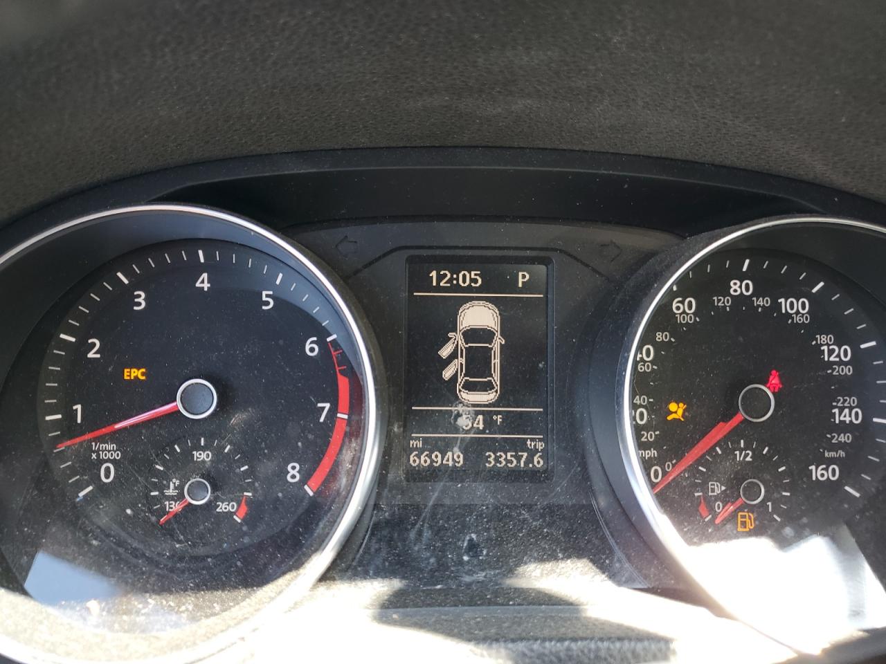 2018 Volkswagen Passat - Image 9
