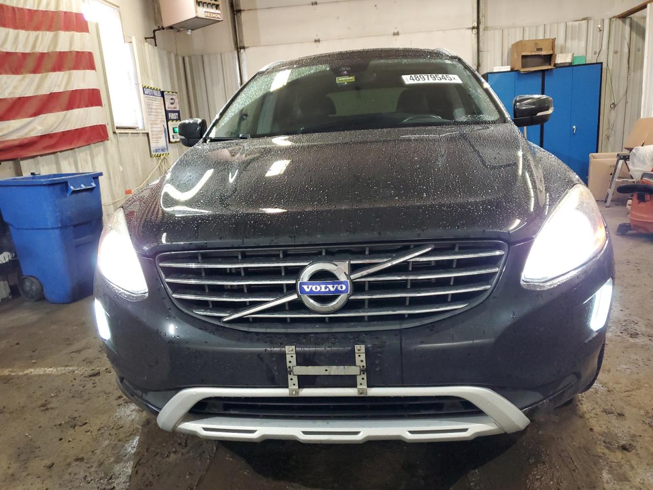 2017 Volvo XC60 - Image 5