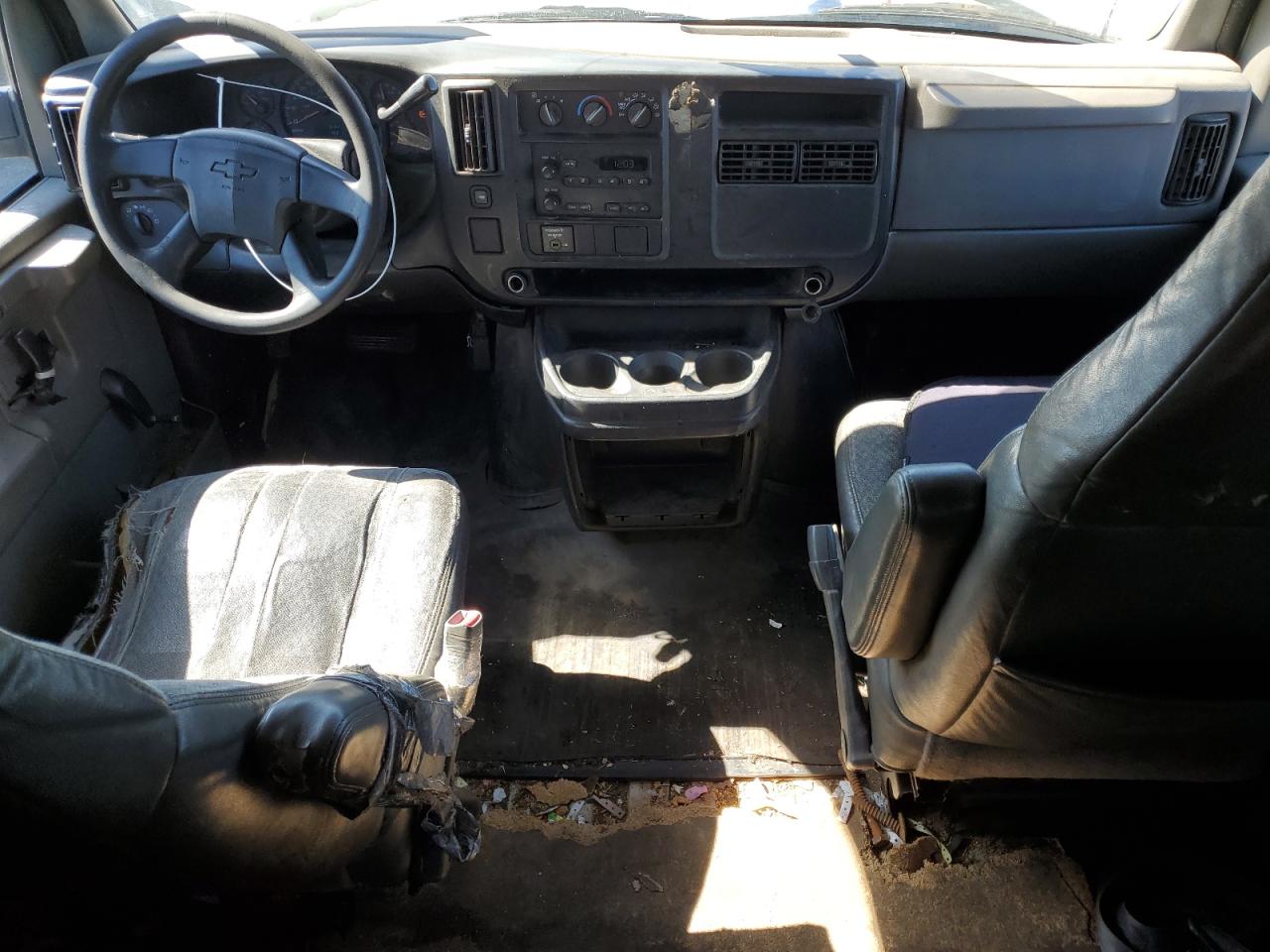 2005 Chevrolet Express - Image 8