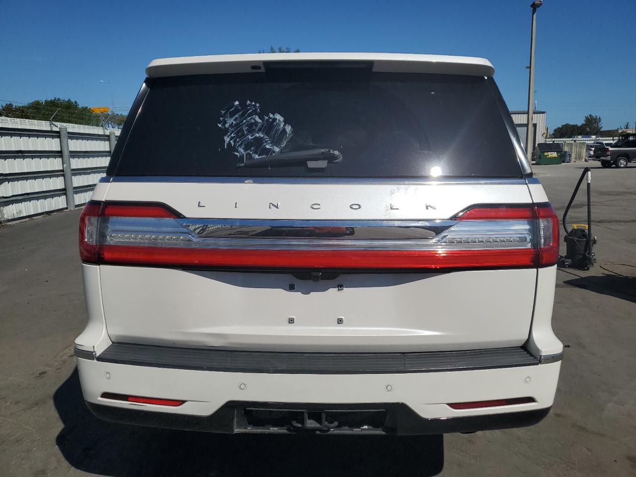 2018 Lincoln Navigator - Image 6