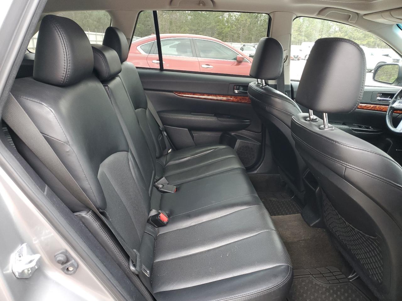 2011 Subaru Outback - Image 11