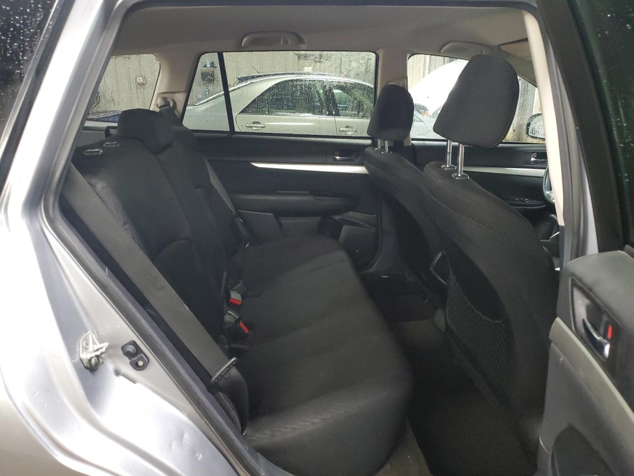 2012 Subaru Outback - Image 10