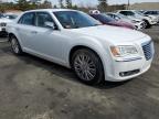 2011 Chrysler 300C  zu verkaufen in Exeter, RI - Rear End