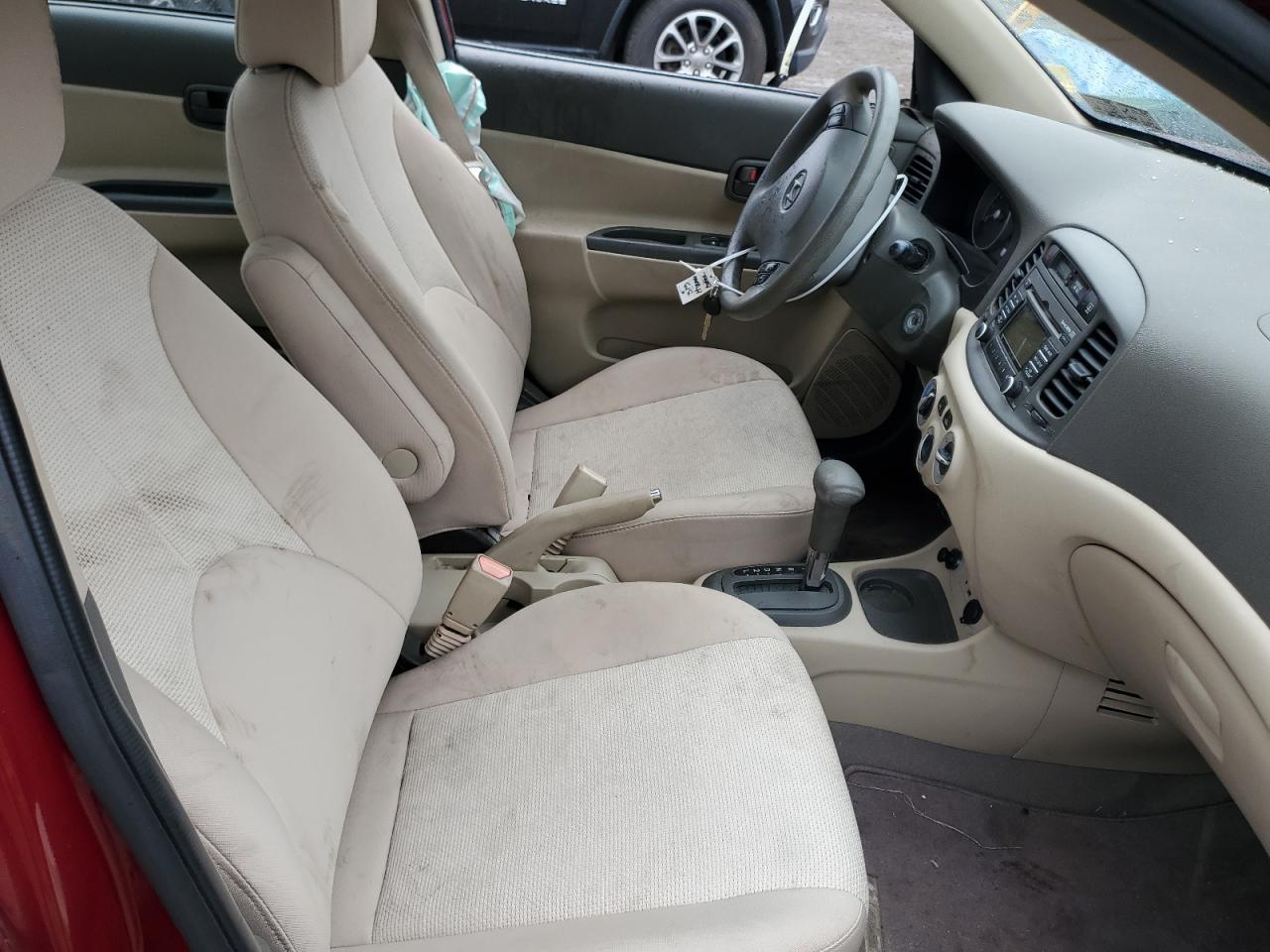 2010 Hyundai Accent - Image 7