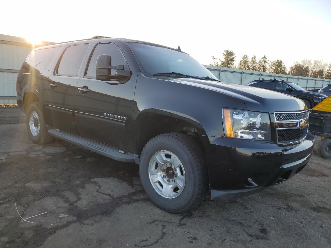 2013 Chevrolet Suburban - Image 4