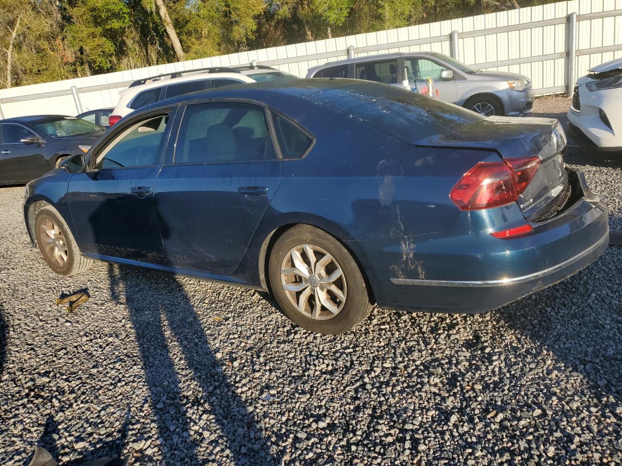 2018 Volkswagen Passat - Image 2