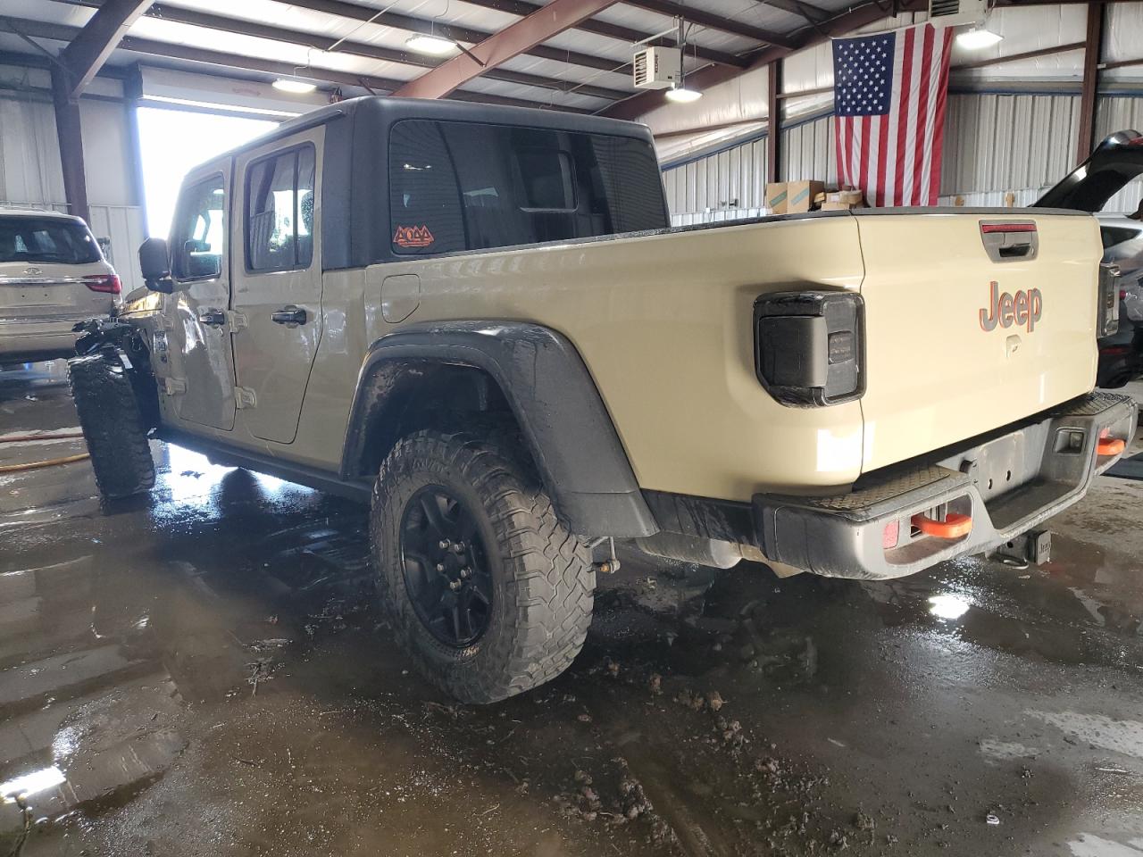 2020 Jeep Gladiator - Image 2