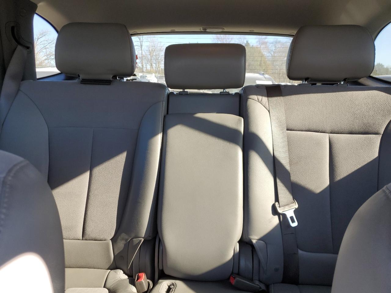 2010 Hyundai Santa Fe - Image 10
