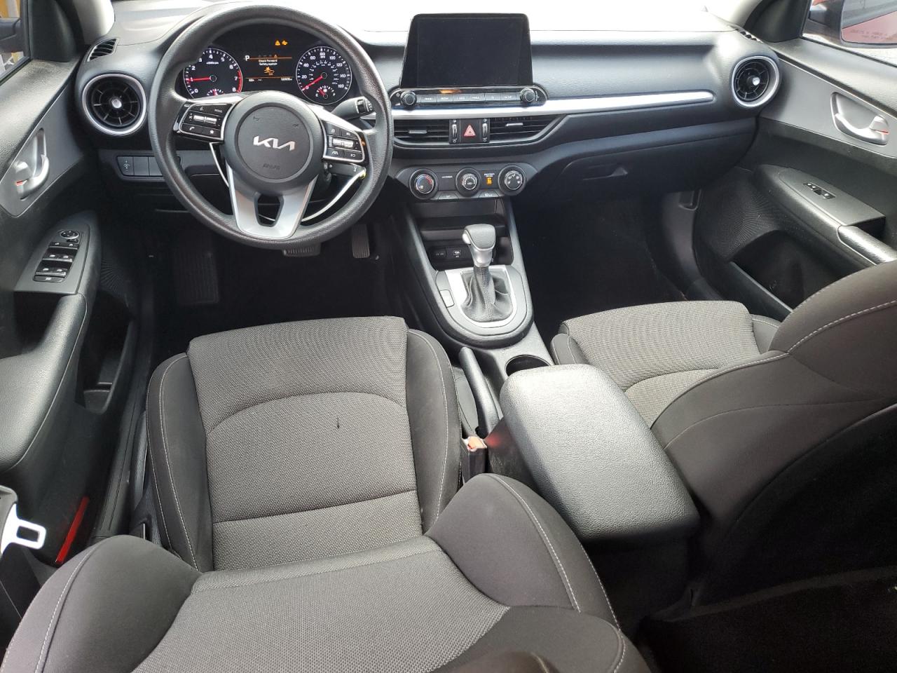 2022 Kia Forte - Image 8