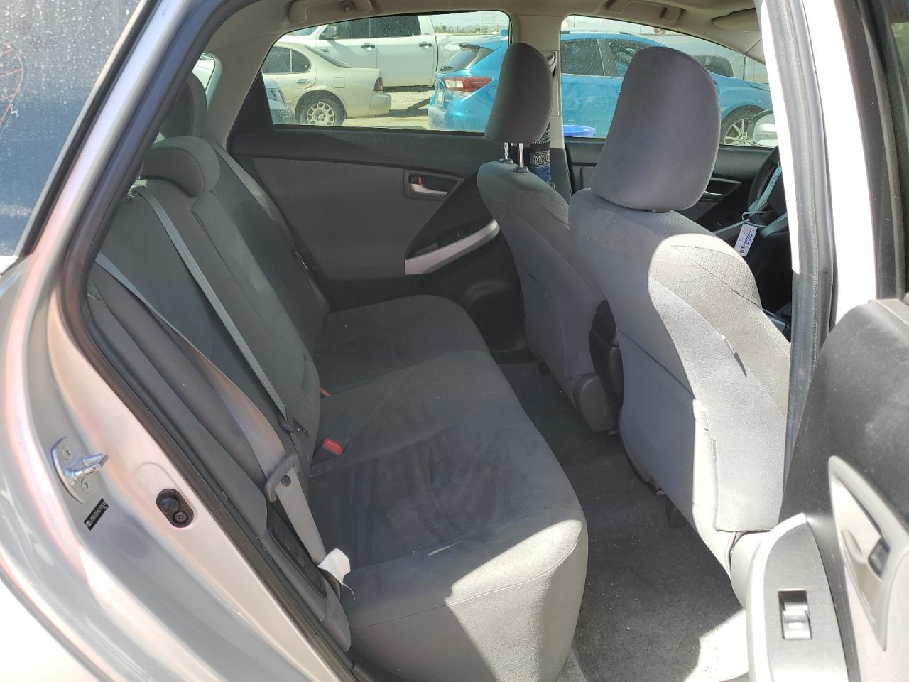 2012 Toyota Prius - Image 10