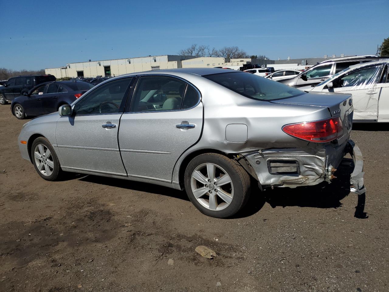 2005 Lexus ES - Image 2
