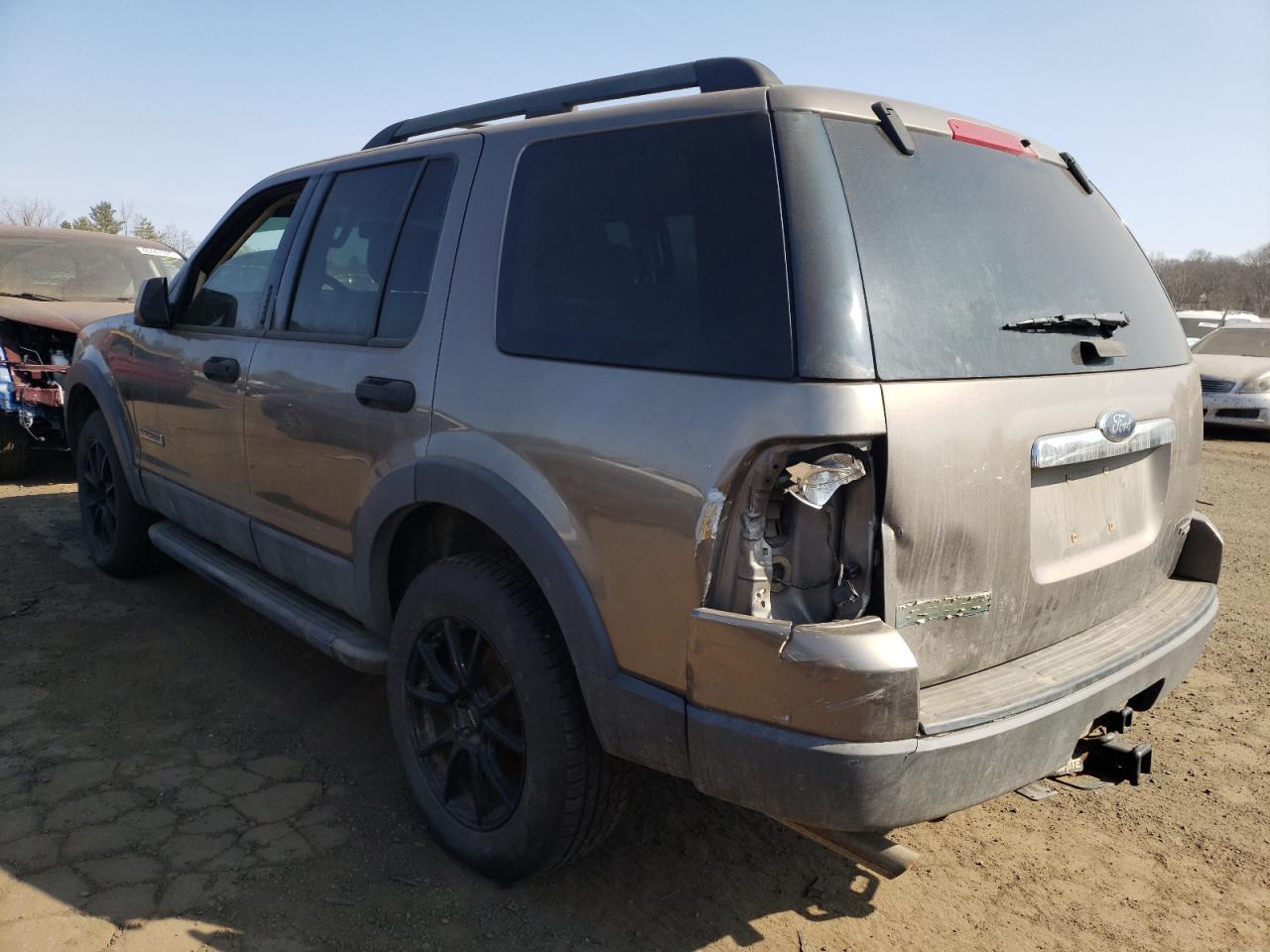 2006 Ford Explorer - Image 2