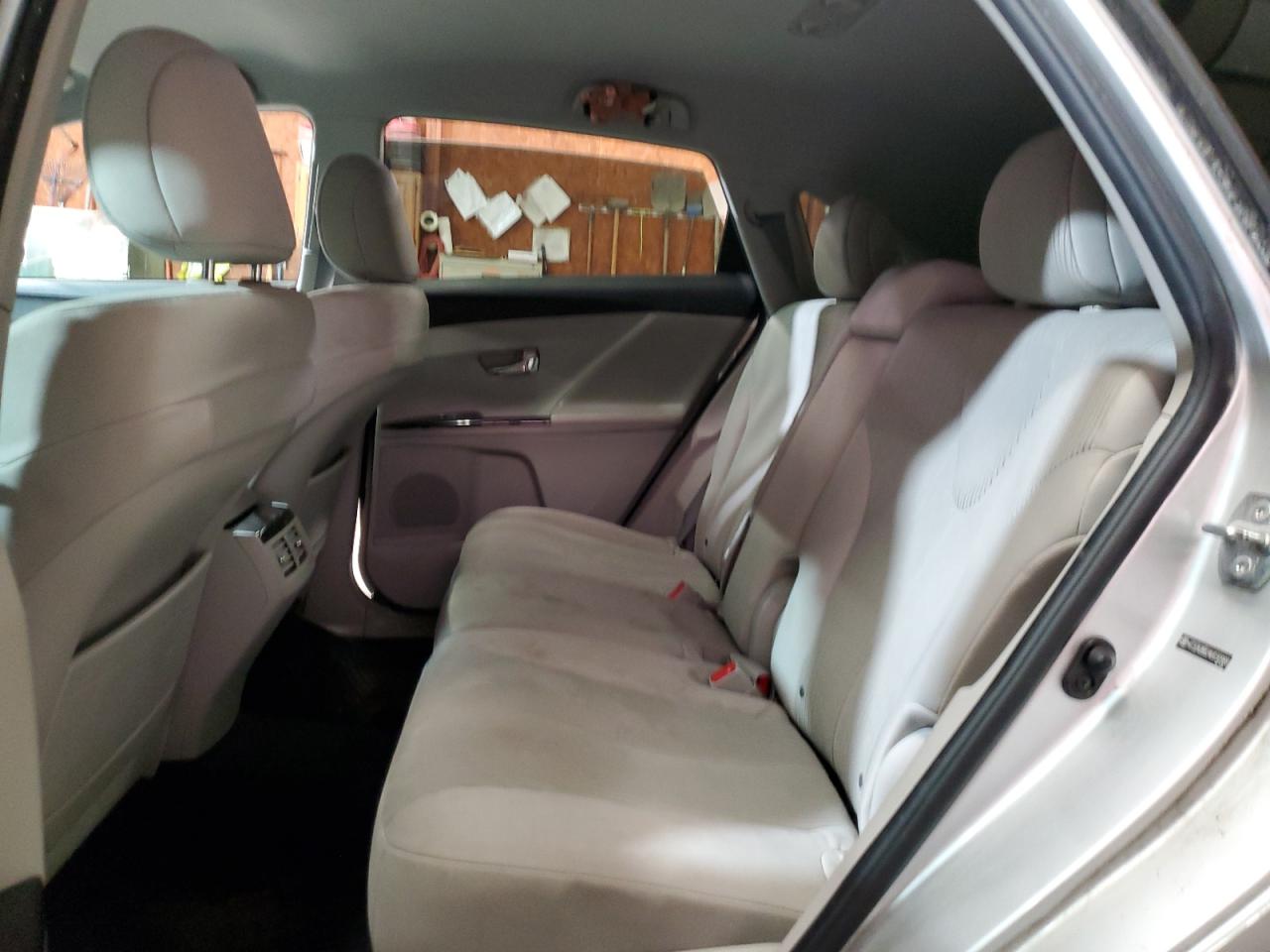 2010 Toyota Venza - Image 11