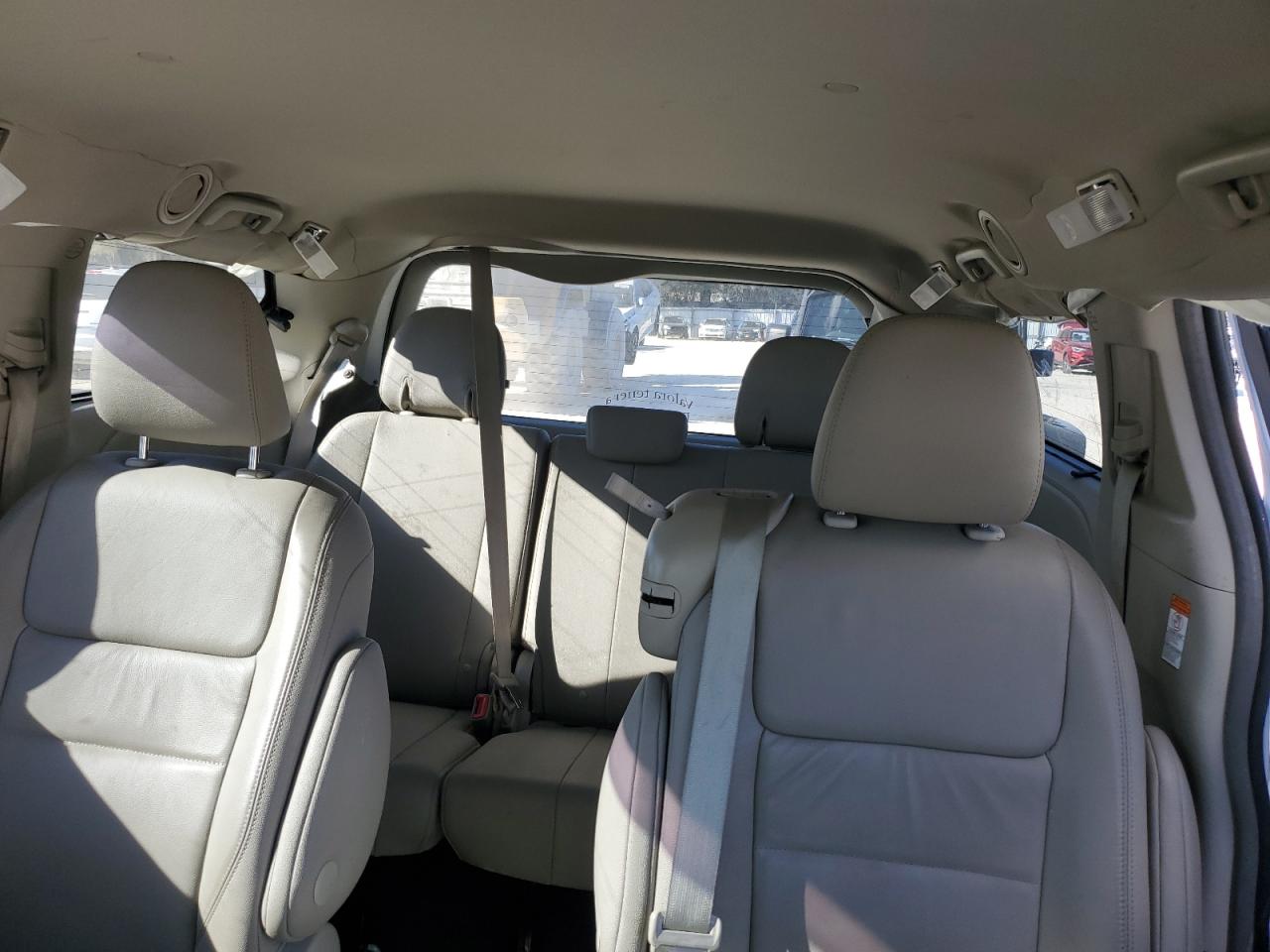 2017 Toyota Sienna - Image 10
