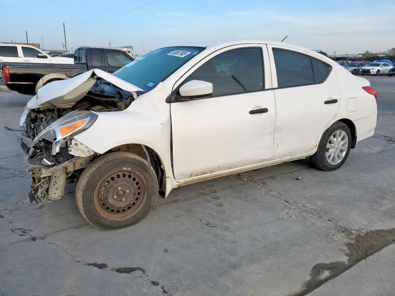  NISSAN VERSA 2017 Білий