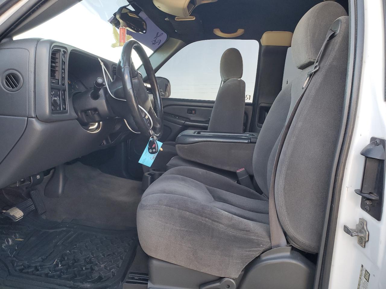 2004 GMC Sierra - Image 7